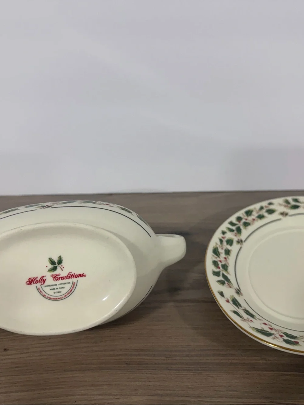 Holly Tradition elegant cream